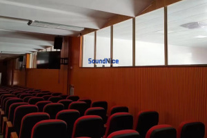 Installation of grooved acoustic panels in lecture hall